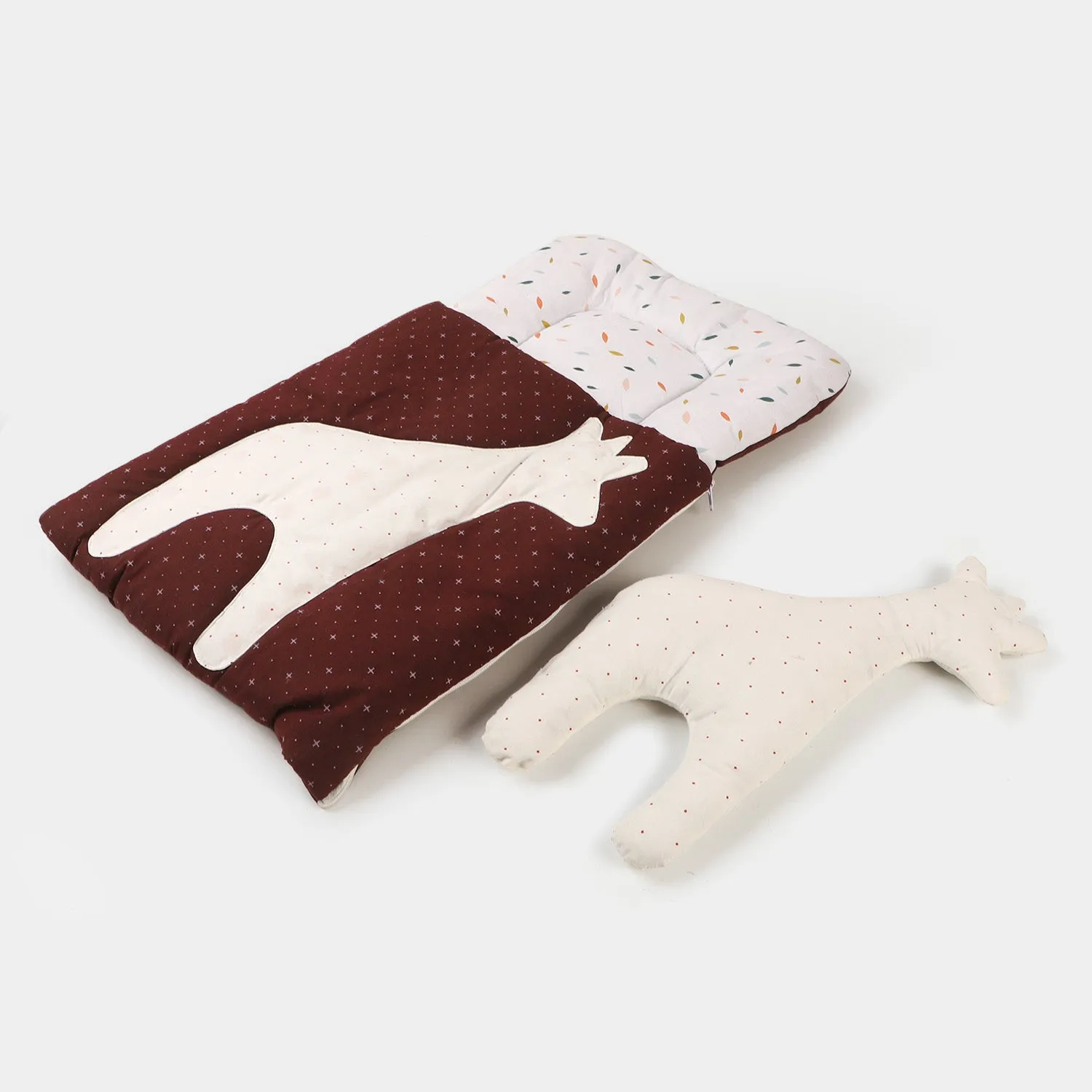 Carry Nest Giraffe With Pillow | MAROON